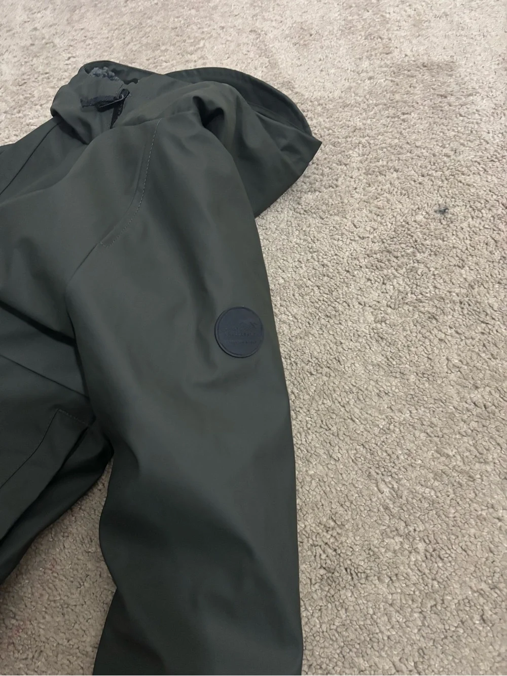 Zara Kids olive green hooded rain jacket with sherpa lining Size 6-7